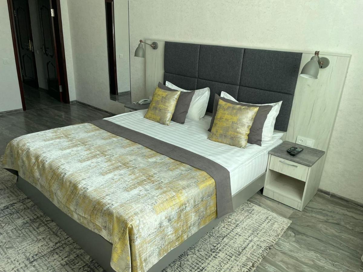 Altyn Adam Hotel 彼得罗巴甫洛夫斯克 外观 照片