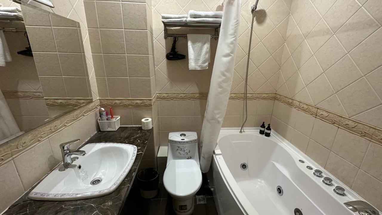 Altyn Adam Hotel 彼得罗巴甫洛夫斯克 外观 照片
