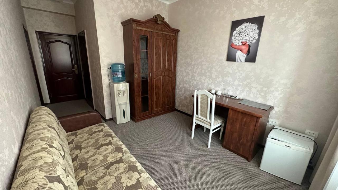 Altyn Adam Hotel 彼得罗巴甫洛夫斯克 外观 照片