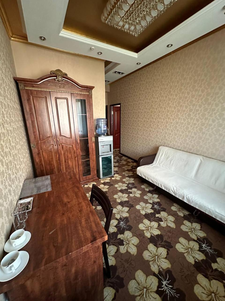 Altyn Adam Hotel 彼得罗巴甫洛夫斯克 外观 照片