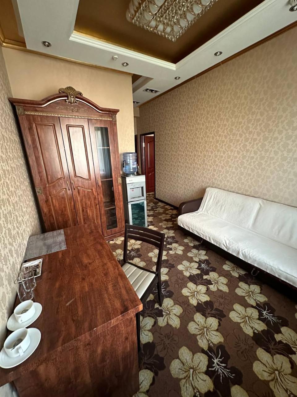 Altyn Adam Hotel 彼得罗巴甫洛夫斯克 外观 照片