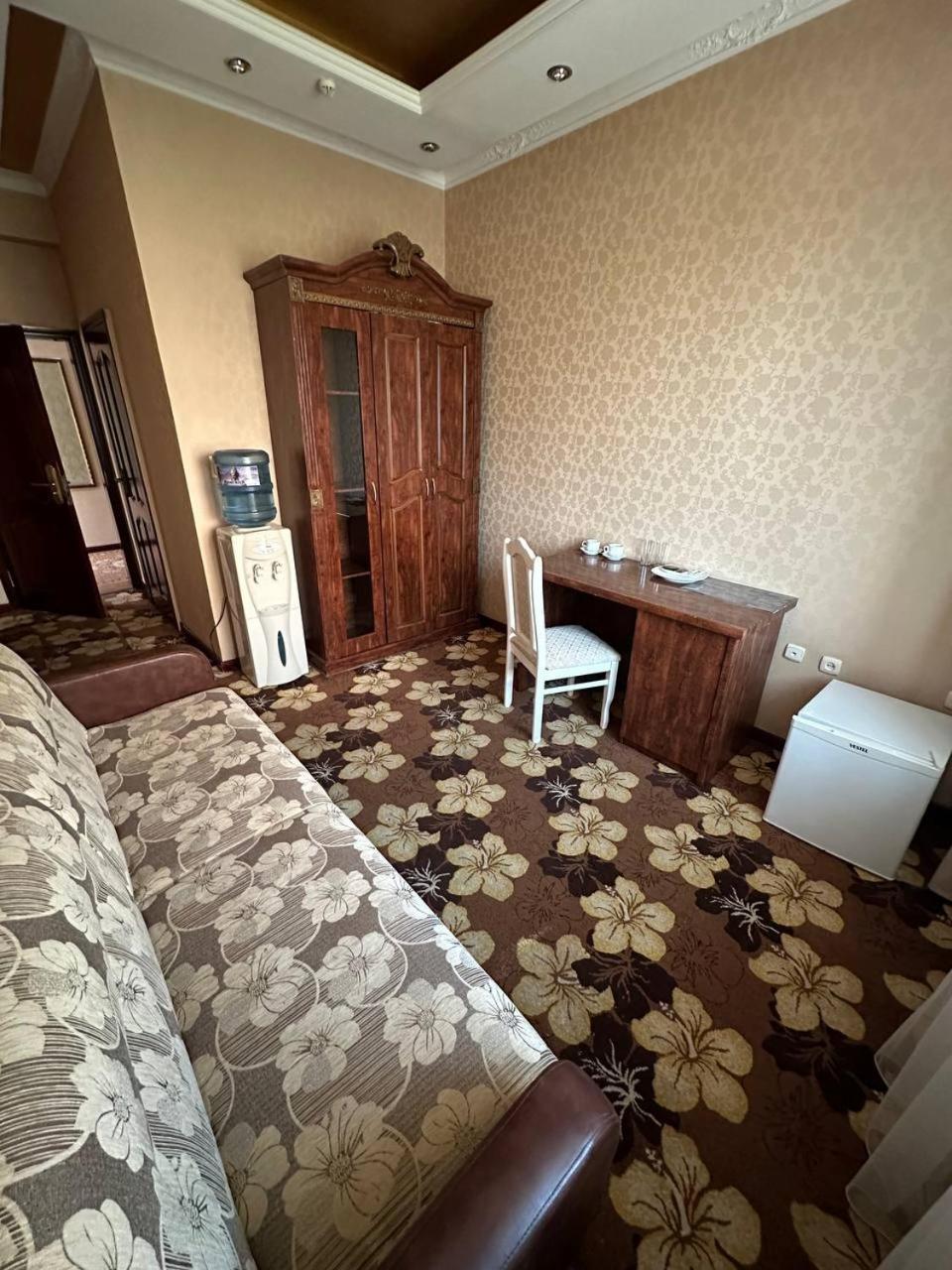Altyn Adam Hotel 彼得罗巴甫洛夫斯克 外观 照片