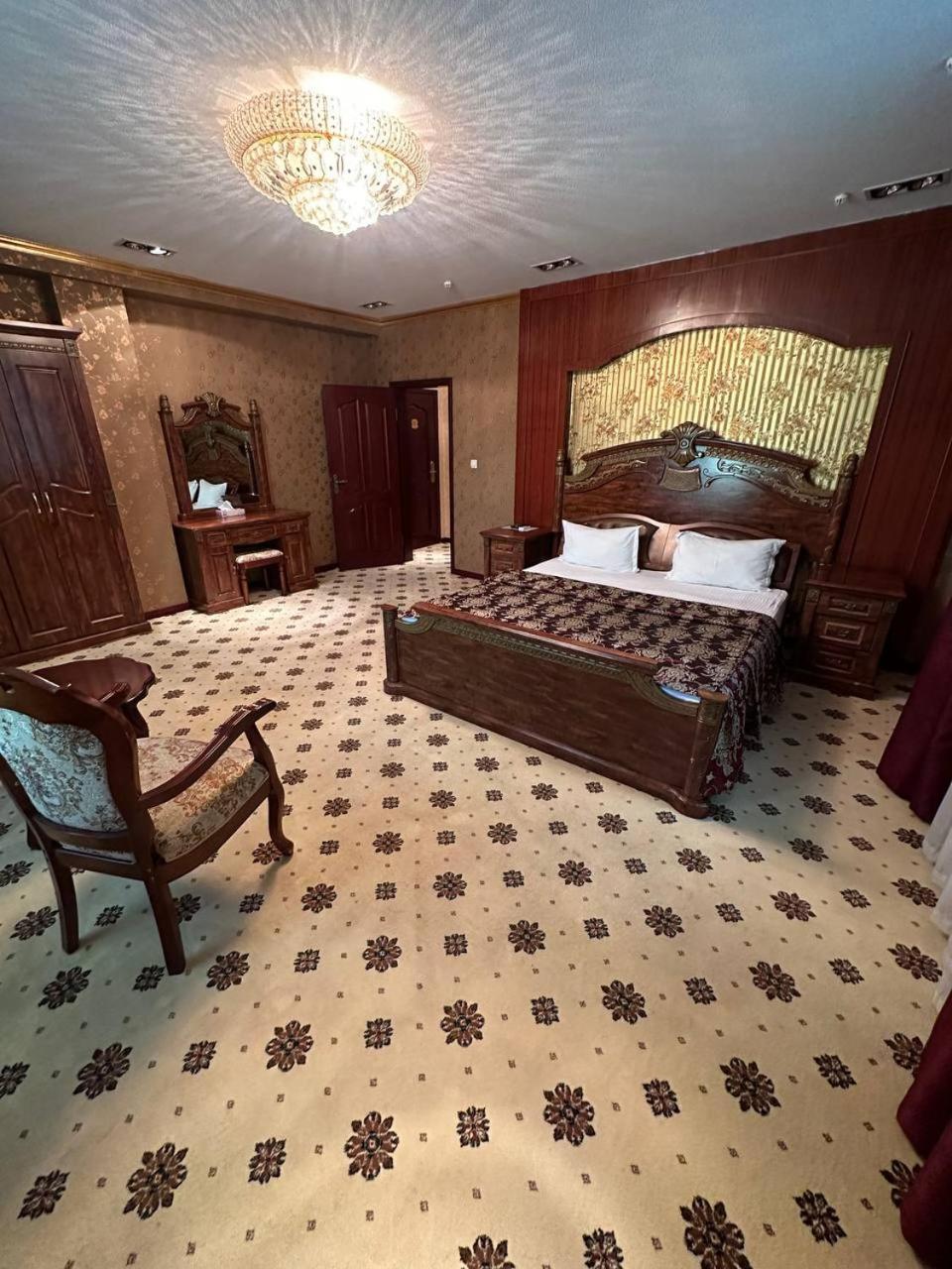 Altyn Adam Hotel 彼得罗巴甫洛夫斯克 外观 照片