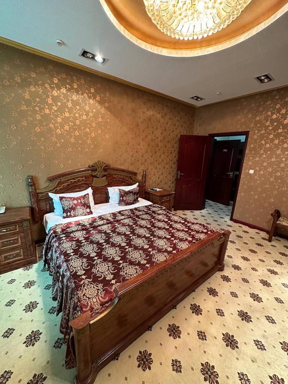 Altyn Adam Hotel 彼得罗巴甫洛夫斯克 外观 照片