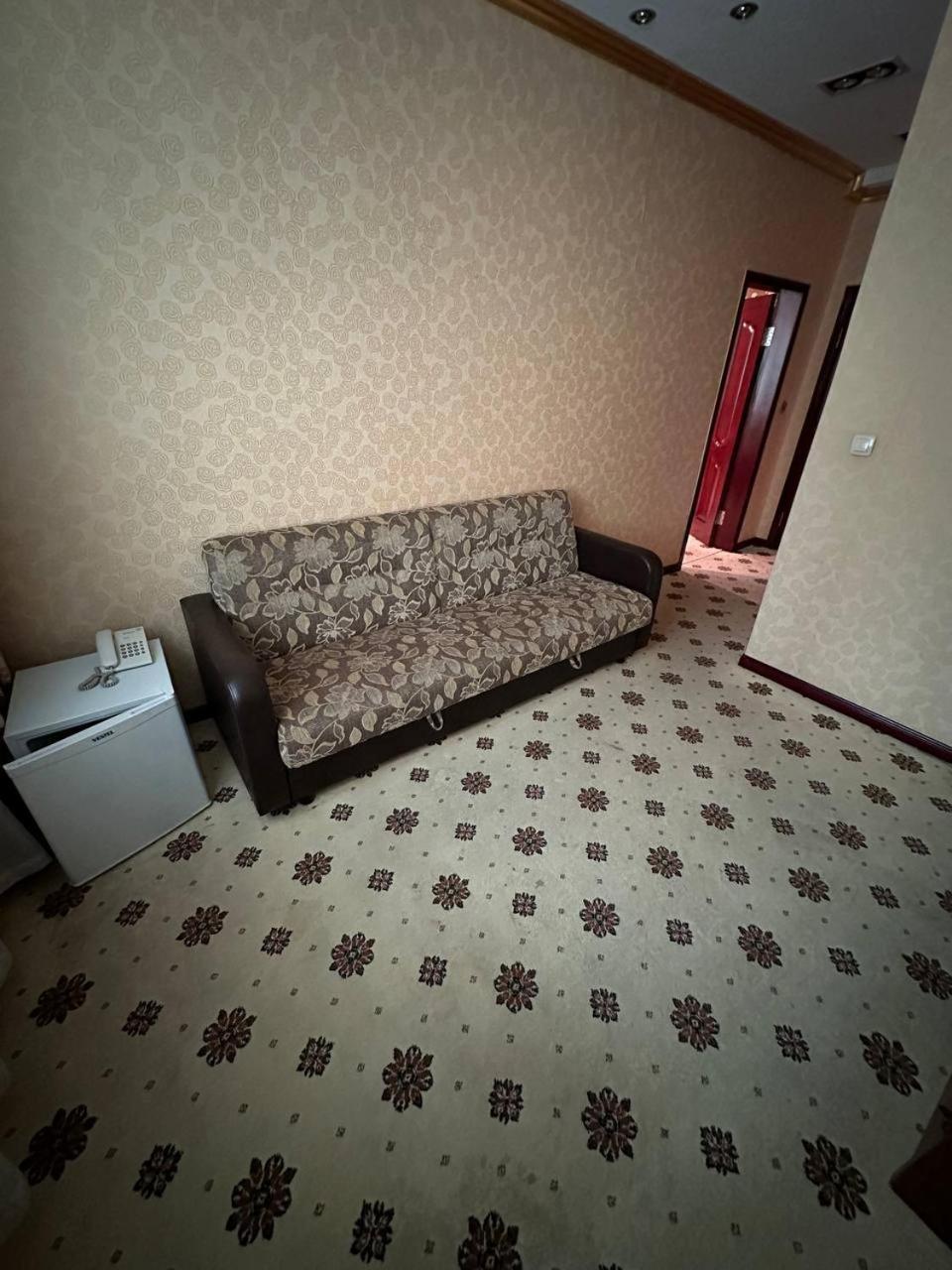 Altyn Adam Hotel 彼得罗巴甫洛夫斯克 外观 照片