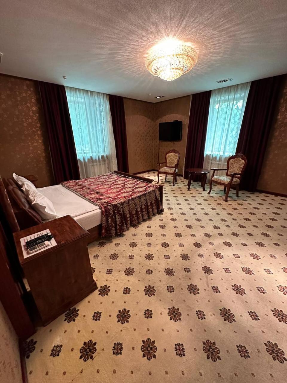 Altyn Adam Hotel 彼得罗巴甫洛夫斯克 外观 照片