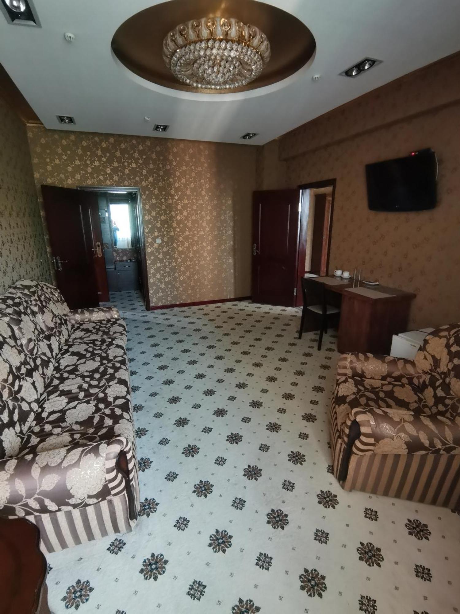 Altyn Adam Hotel 彼得罗巴甫洛夫斯克 外观 照片